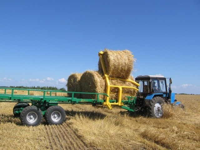 Încărcător-Transportor de baloturi de fân TP-10