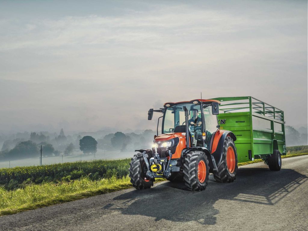 Kubota M4003 (66-74 CP)